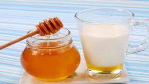 Melk en honing voor medicinaal douchen