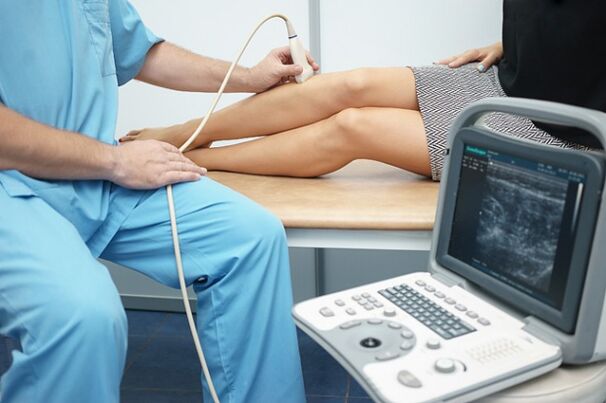 Diagnostiek van de detectie van reticulaire spataderen van de benen met behulp van echografie